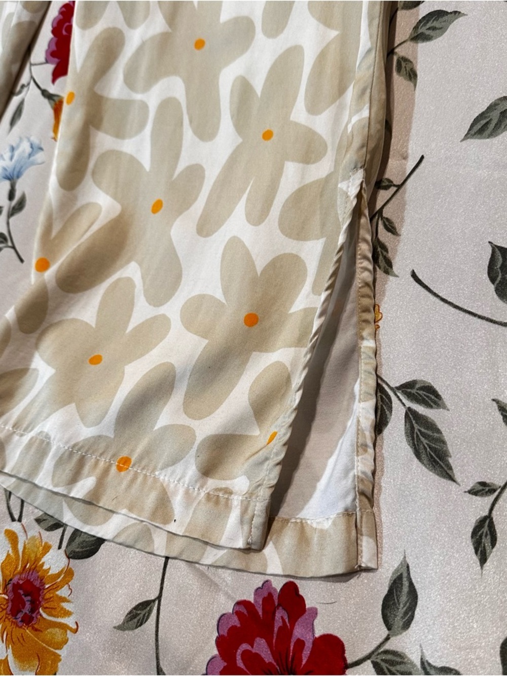 NEENDI ABSTRACT DAISY LONG PAJAMA SET SIZE SMALL - Picture 6 of 7